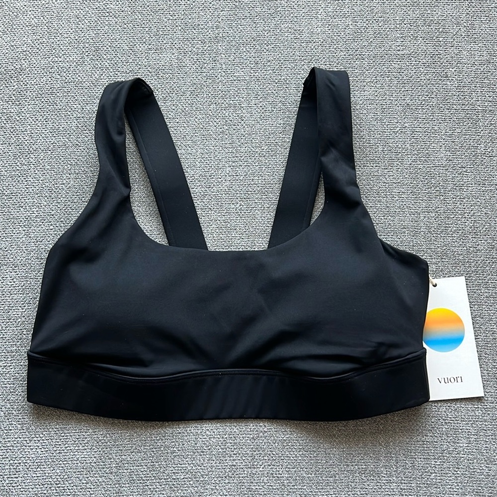 Black sports bra